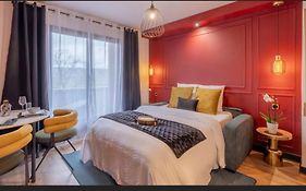Studio moderne chaleureux et calme
